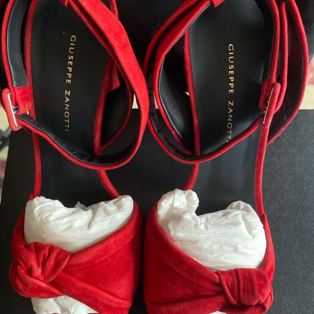 Giuseppe Zanotti - red velvet platform heels - Picture 5 of 5